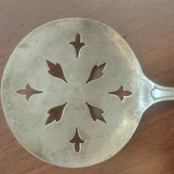 Vintage Regal Pure Silver Plate Slotted Serving Spoon With Intricate Floral Cuto - Picture 2 of 6